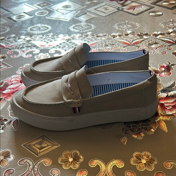 Tan Leather Loafers Classic Slip-Ons - Picture 4 of 5